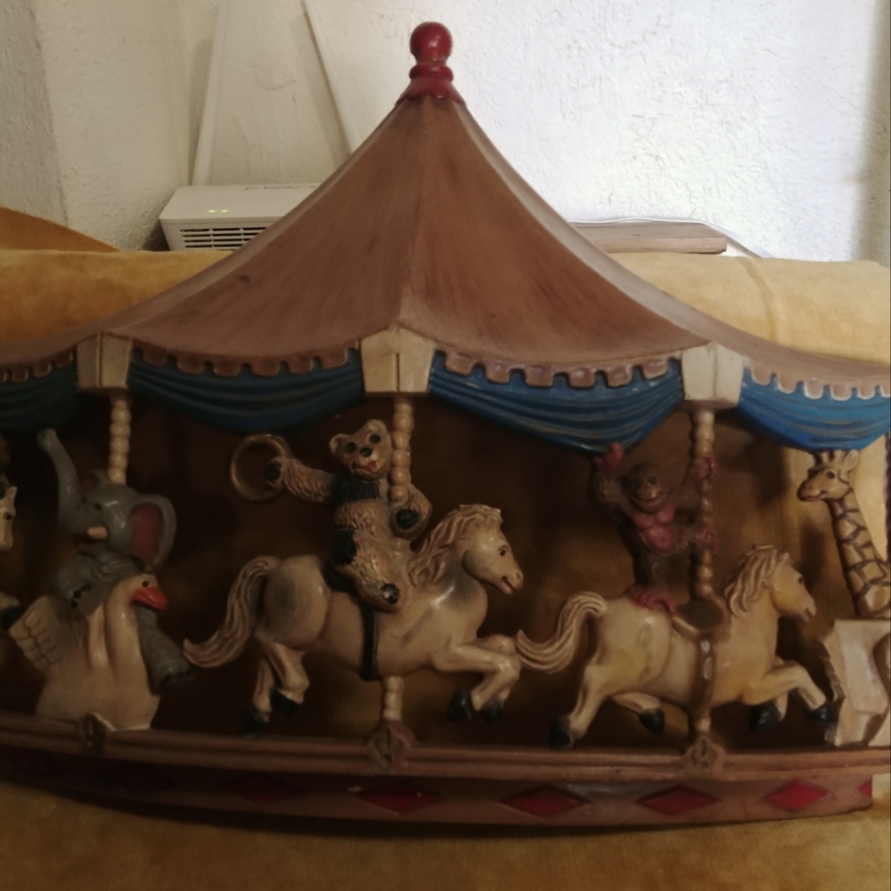 Carroussel  vintage 1971 Universal Statuary corp